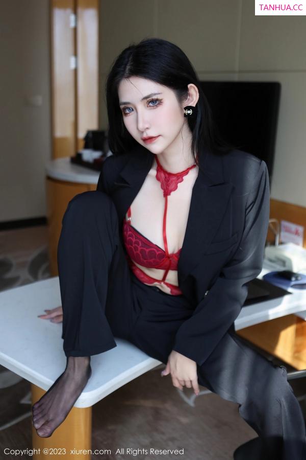 林依娜  [XiuRen]高清写真图 2023.03.13 No.6402 依娜Yina 美腿新人第39张图片